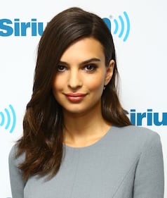 Emily Ratajkowski hot in intimo bianco 18