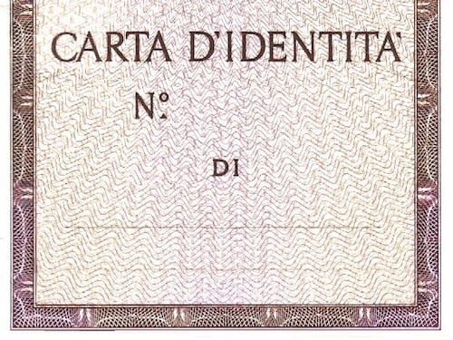 Carta d'identità, addio a quella cartacea: ecco quando non sarà più valida e come richiedere quella elettronica