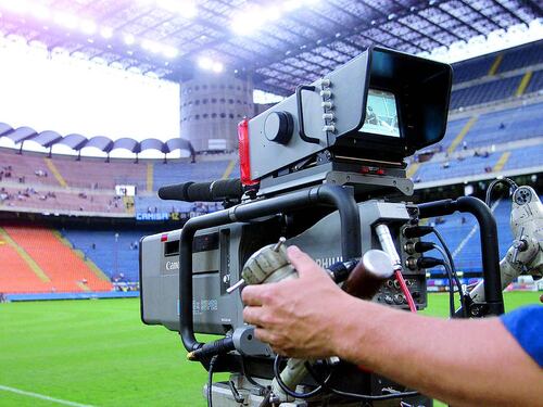 Diritti tv, finisce in parità il derby tra Sky e Mediaset