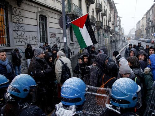 Scontri a Milano tra Forza Nuova e i centri sociali