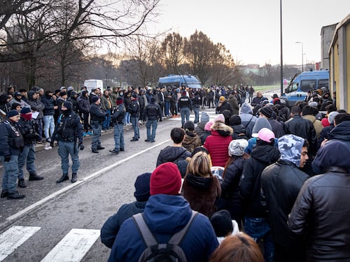 Via Cagni, stop alle code: c'è il portale per l'accesso all'ufficio immigrazione