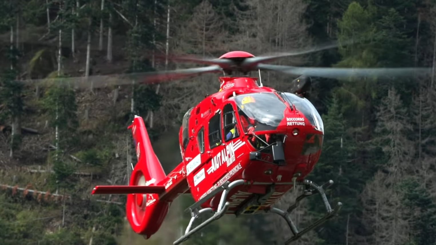 Il salto nel vuoto poi lo schianto a 200 km/h: cos'è successo al turista in Alto Adige