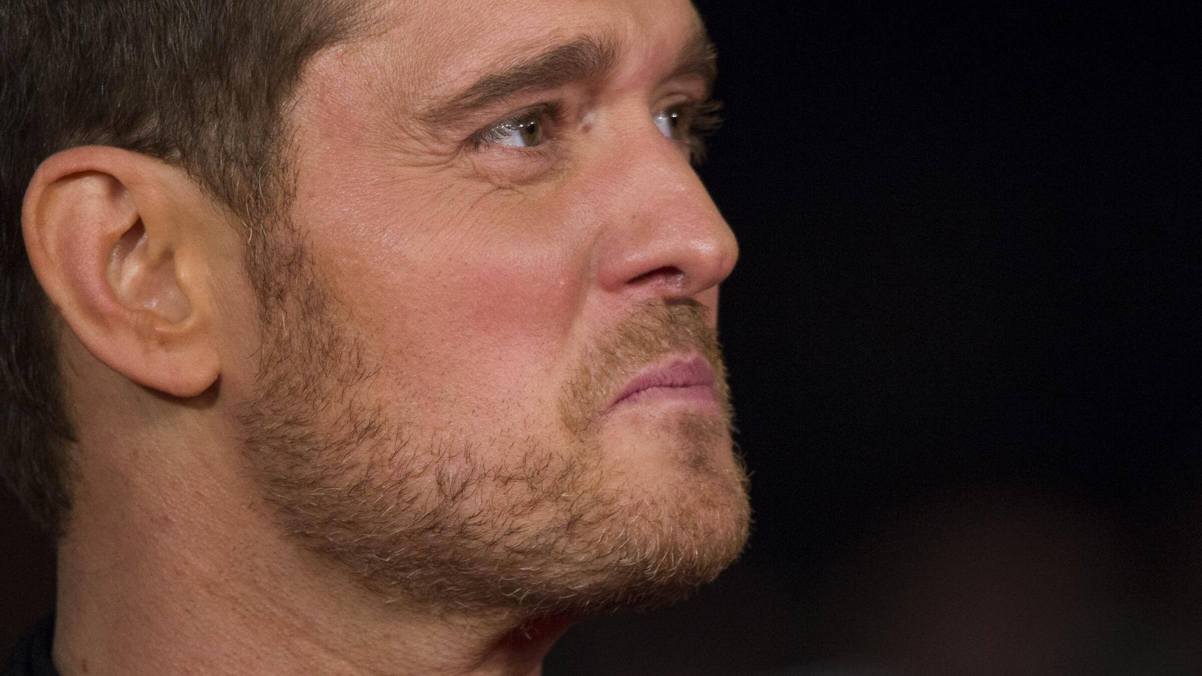 Fan contro Michael Bublé: controlla troppo la moglie