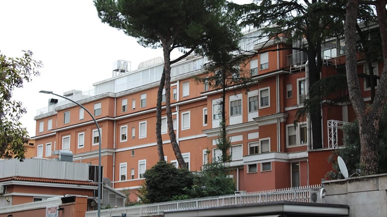 Attende 10 ore una Tac, 67enne muore in barella