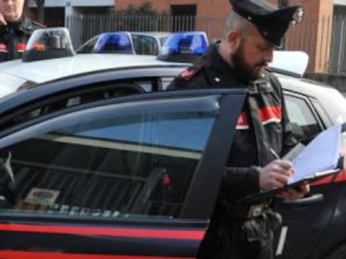 Palpeggia una carabiniera in caserma, condannato
