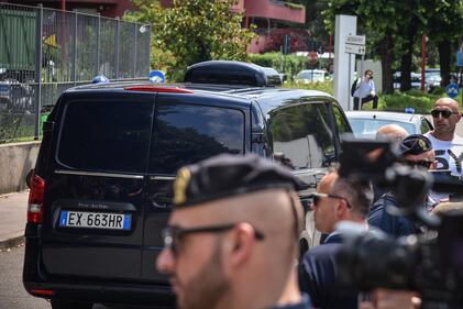 Il ritorno a casa del Cavaliere, che ha lasciato il San Raffaele 5