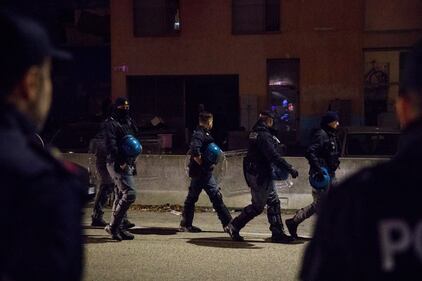 Torino, lo sgombero del villaggio olimpico occupato dai migranti 2