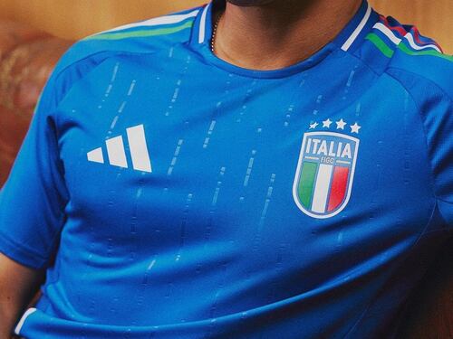 Sulla maglia azzurra ritorna il tricolore, ecco la nuova divisa della Nazionale