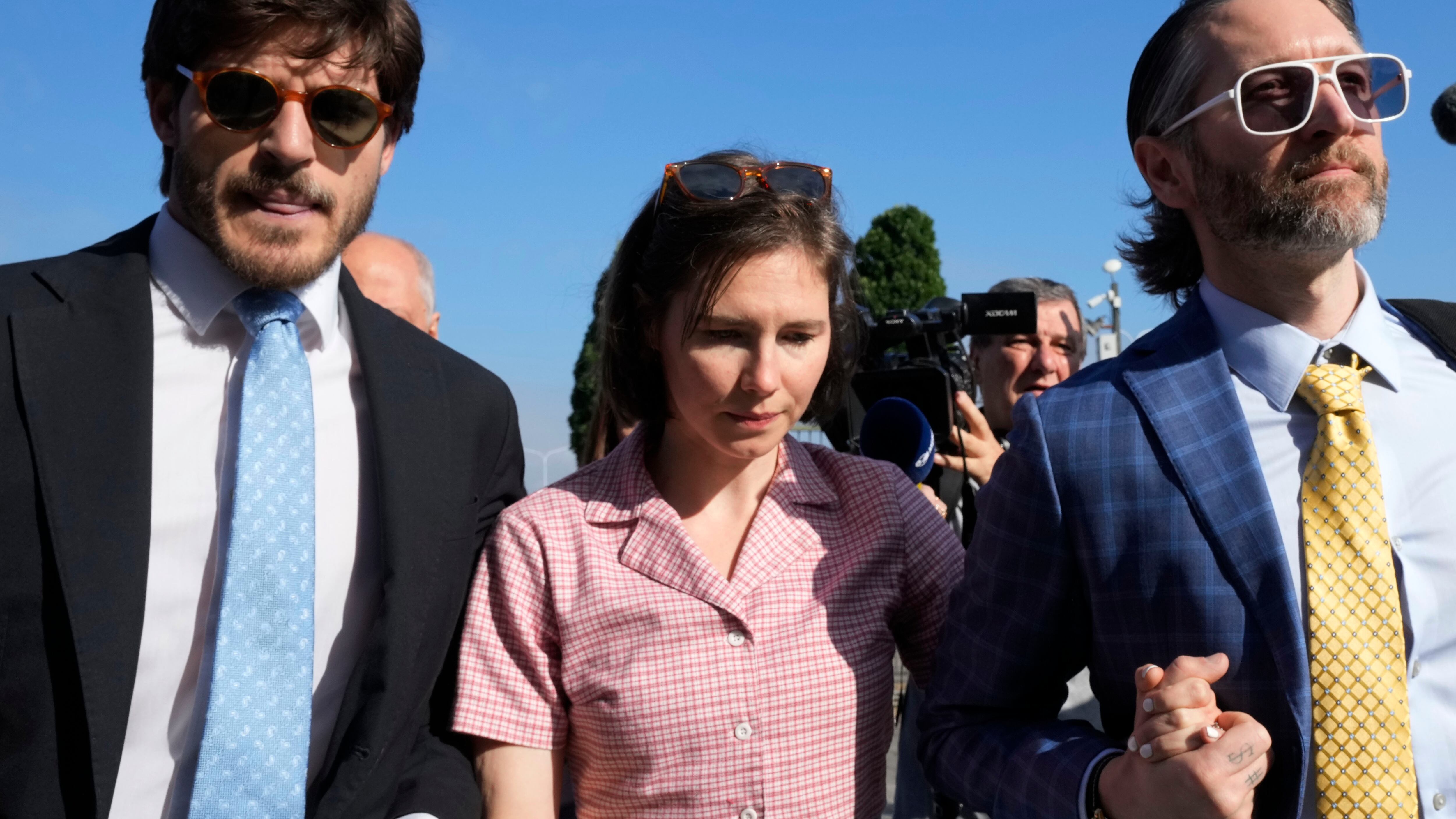 Amanda Knox condannata a tre anni per calunnia. "Ingiusto, sono innocente"