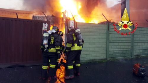 Cologno monzese, maxi-rogo in una cartiera 12