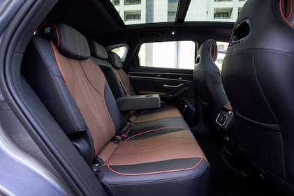 Le foto di BYD Seal U DM-i: il SUV plug-in che punta tutto su comfort ed efficienza 11