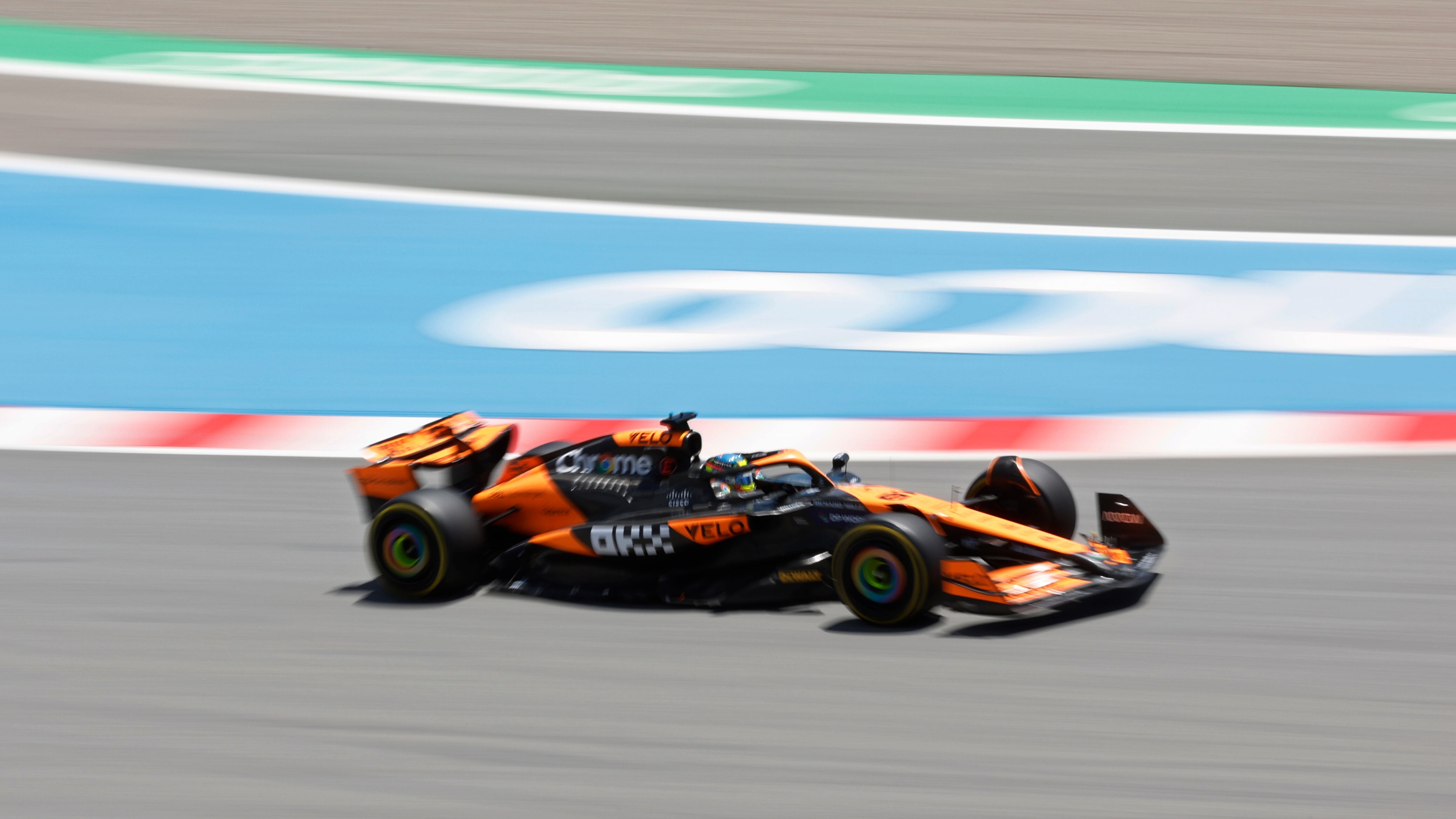 F1, Norris beffa Verstappen nelle qualifiche a Barcellona. Ferrari in terza fila