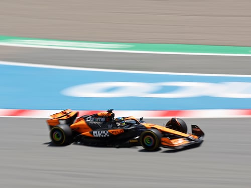 F1, Norris beffa Verstappen nelle qualifiche a Barcellona. Ferrari in terza fila