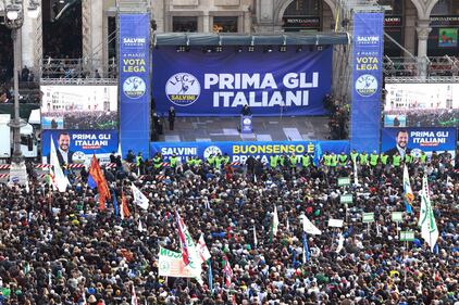 Salvini in piazza Duomo a Milano 6