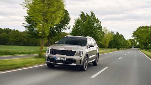 Kia Sorento PHEV 2025: guarda la gallery del nuovo SUV ibrido plug-in 15