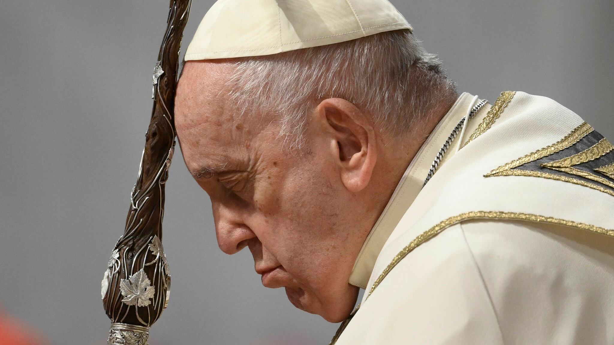 Papa Francesco rinuncia alla via crucis al Colosseo: ecco perché