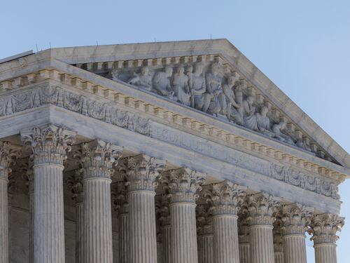 Schiaffo della Corte suprema ai dazi: chi sono i 3 giudici conservatori che hanno "tradito" Trump