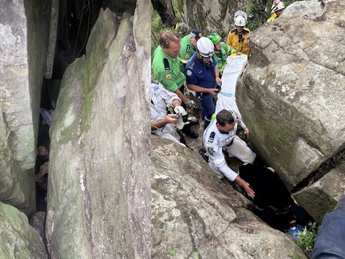 La caduta poi il soccorso con l'argano: così l'escursionista è rimasta incastrata per 7 ore