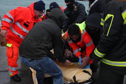 Scontro tra due mercantili davanti al porto di Ravenna 6