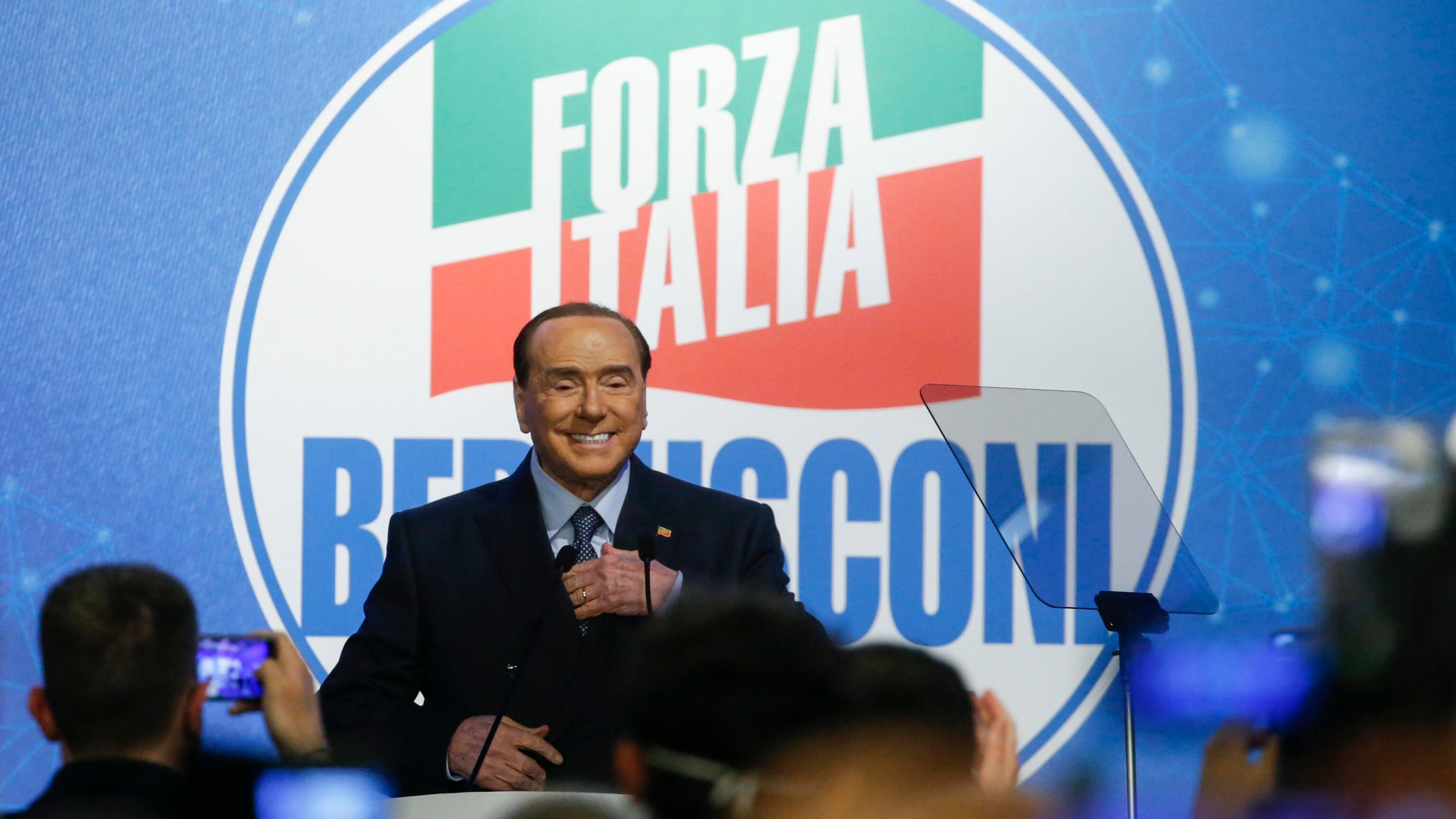Stadi, piazze e strade: le proposte per rendere omaggio a Berlusconi