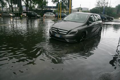 Milano, nubifragio mette in ginocchio la città 5