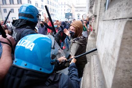 "I cospirazionisti sono una minaccia. E le frange eversive vanno represse"
