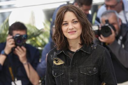 Marion Cotillard fetish al Festival di Cannes tra jeans e borchie ai tacchi 5