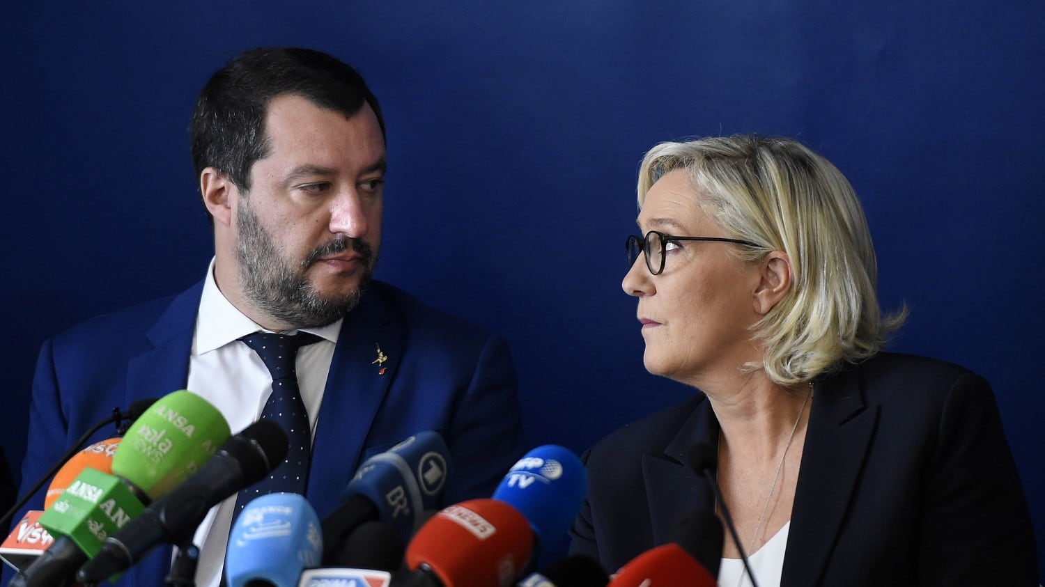 Salvini: "O salviamo l'Ue o i nostri figli vivranno in uno stato islamico"