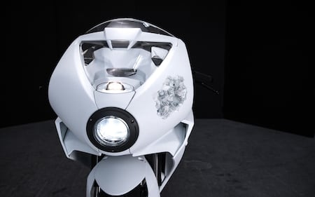 Mv Agusta Superveloce Arsham, guarda tutte le foto 3