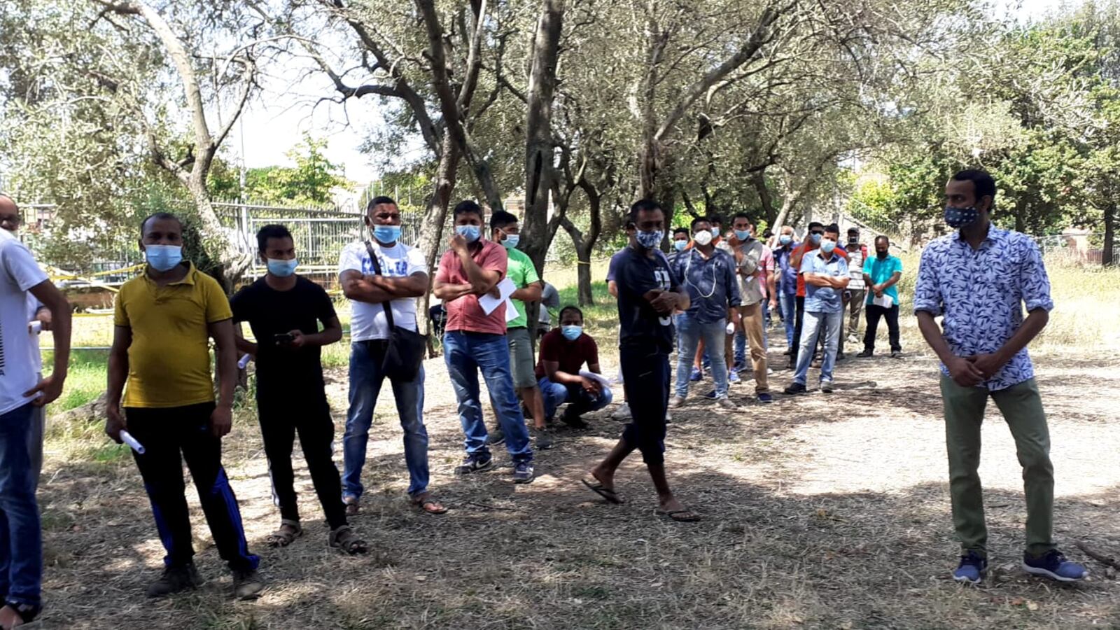 Ancora infetti tra i bengalesi: terrore per i controlli flop