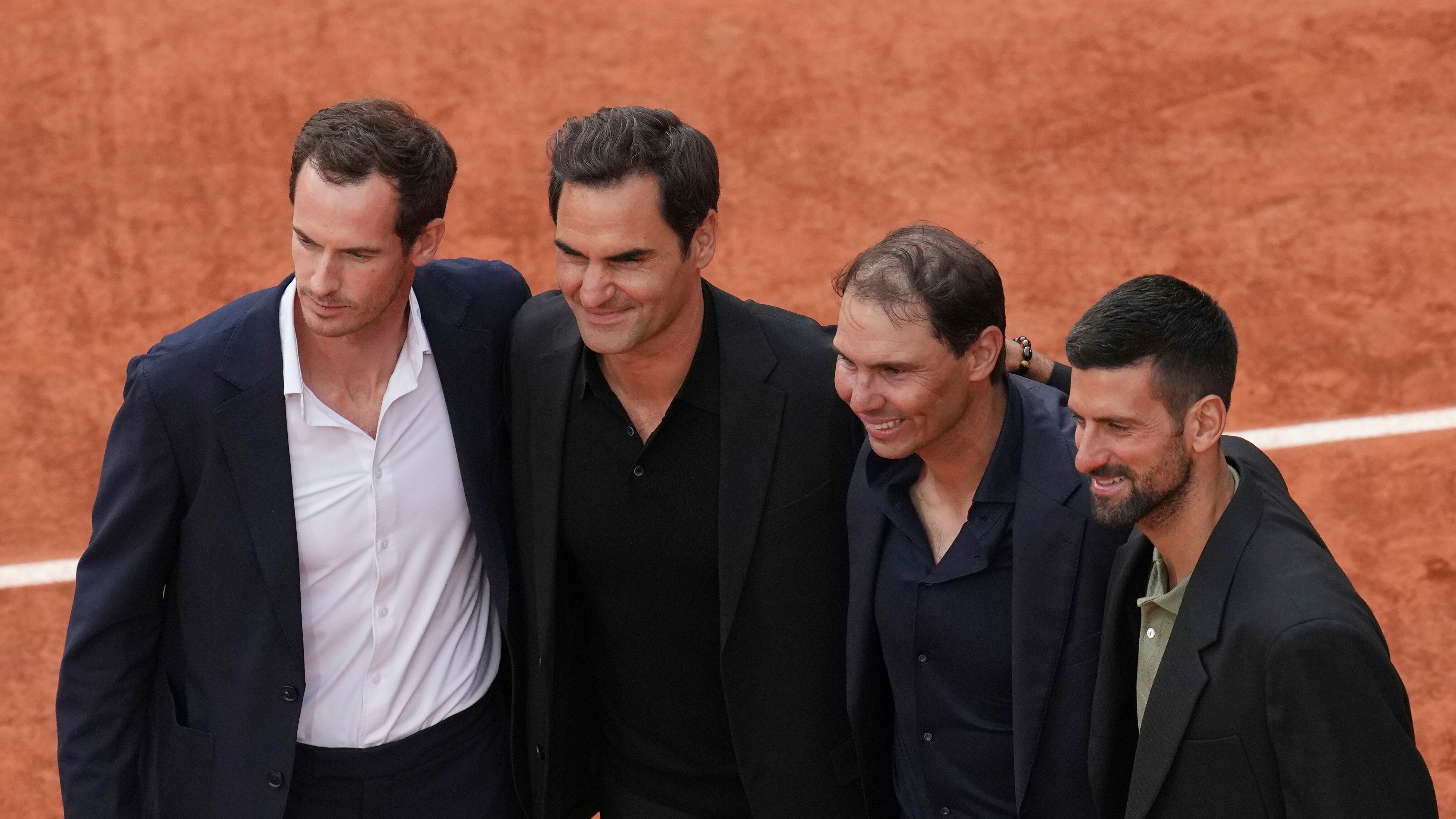 I grandi del tennis abbracciano Nadal sulla sua amata terra rossa