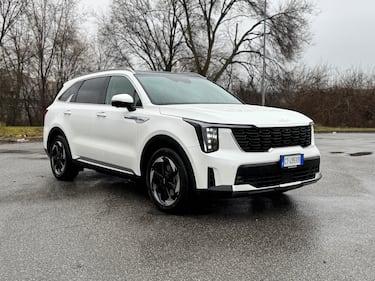 KIA Sorento HEV 2025: guarda la gallery del SUV 7 posti ibrido full 12