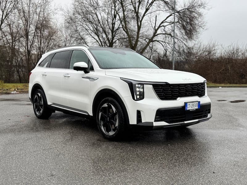 KIA Sorento HEV 2025: guarda la gallery del SUV 7 posti ibrido full 12
