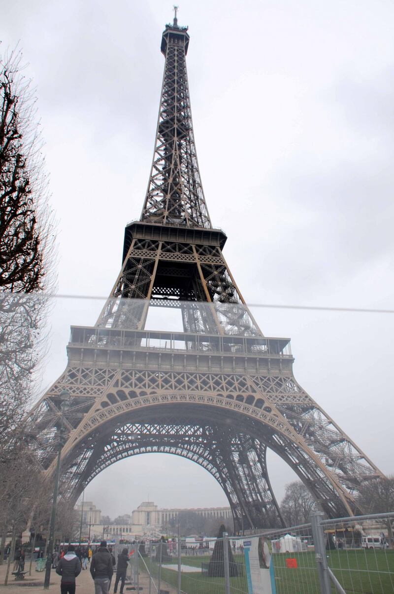 La parete di vetro anti-terrorismo intorno alla Tour Eiffel 3