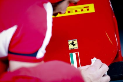 Super Hamilton, pole position a Shanghai 8