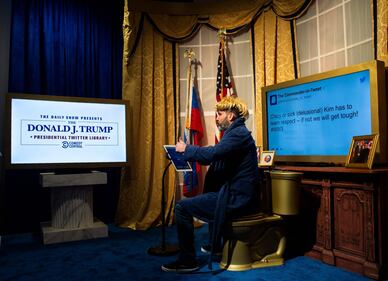 Ora i tweet di Donald Trump diventano opere per una mostra 10