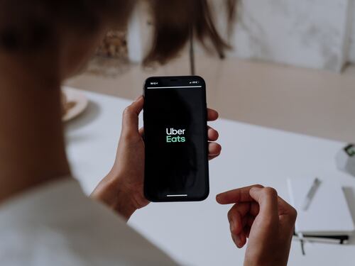 "Aspettative non raggiunte", chiude il servizio di Uber Eats in Italia