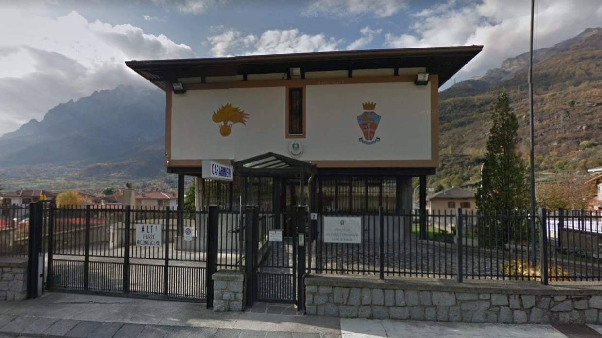 "Vedo mostri". E il marocchino drogato aggredisce operaio e carabinieri