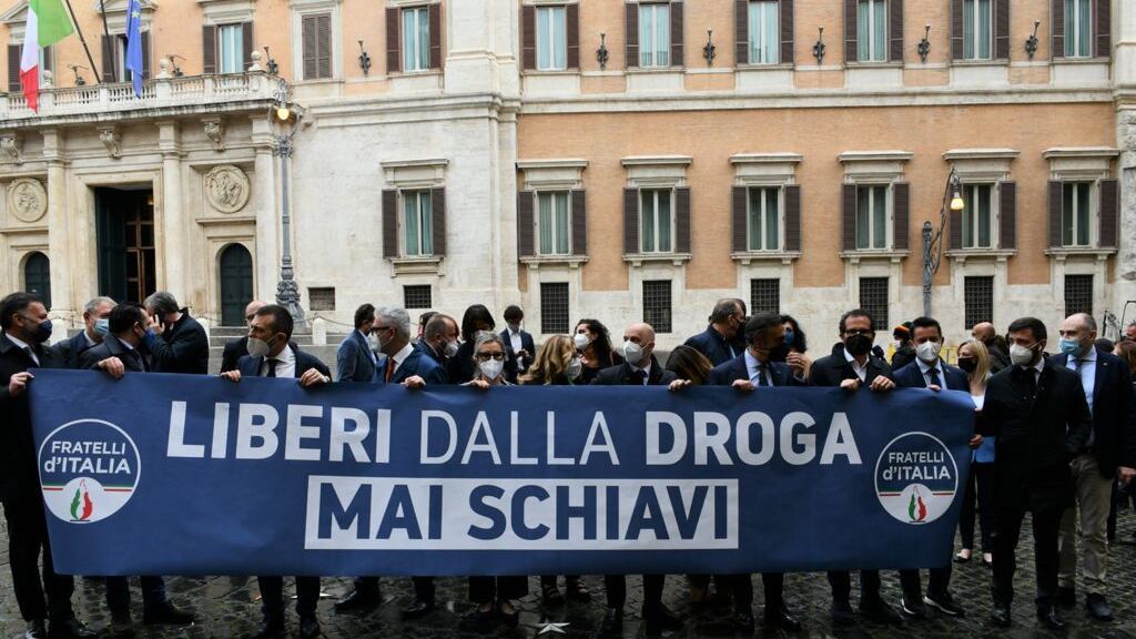 "In Italia situazione droghe fuori controllo". E FdI fa il test ai suoi parlamentari