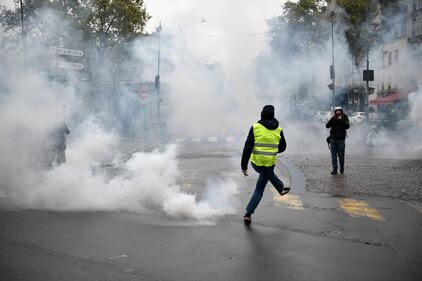 Il movimento “Bloquons tout” sfida Macron: chi sono i nuovi gilet gialli