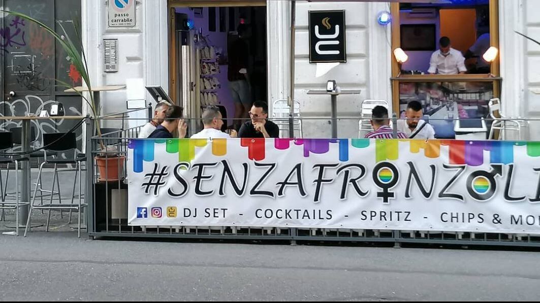"Ti do una banana...". Accuse di razzismo al locale gay