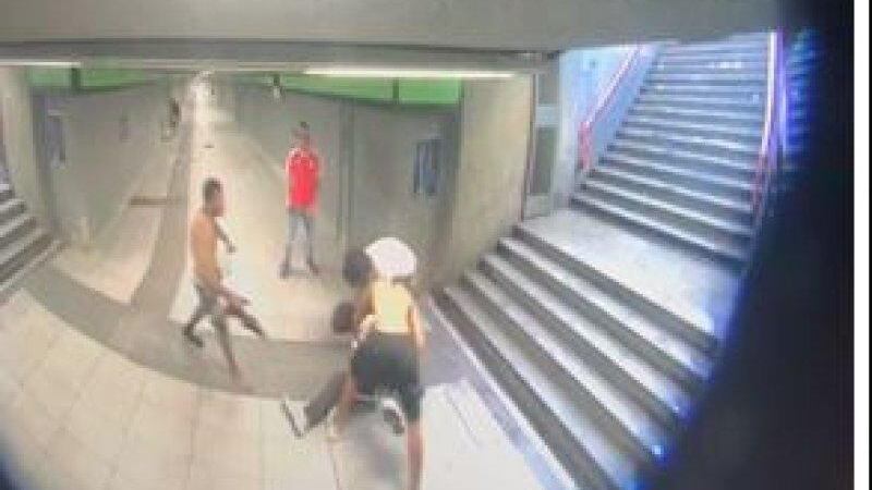 Studente picchiato in metrò. Condanne fino a 8 anni