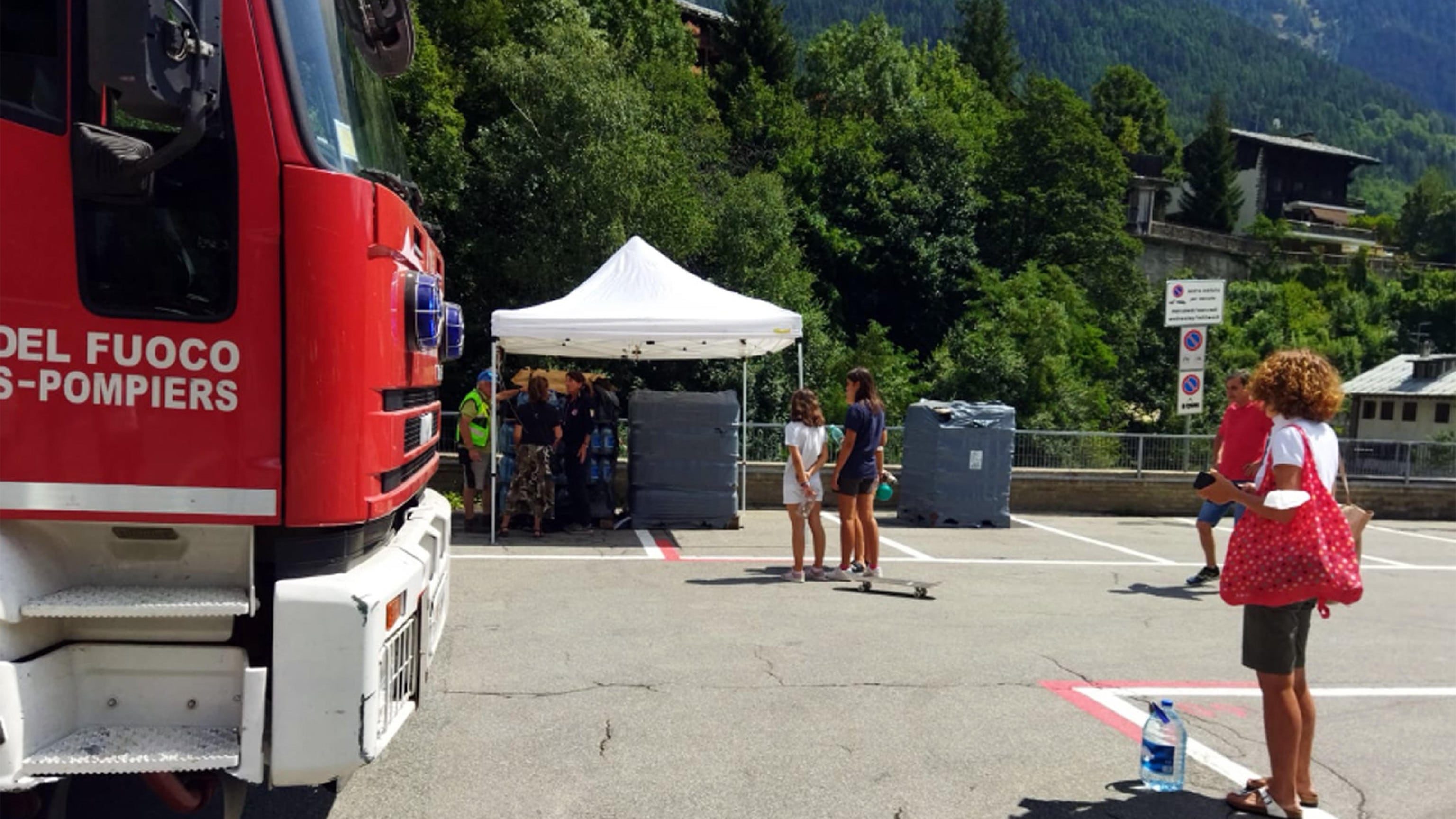 Courmayeur senz'acqua. Turisti in coda ai market e disdette negli hotel