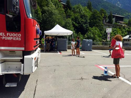 Courmayeur senz'acqua. Turisti in coda ai market e disdette negli hotel