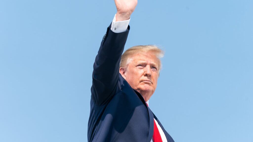 “Nascondeva le carte nella doccia”. Cosa dice l’atto d’accusa contro Donald Trump