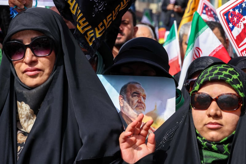 Teheran scende in piazza per i funerali dei "martiri" della guerra dei 12 giorni 14