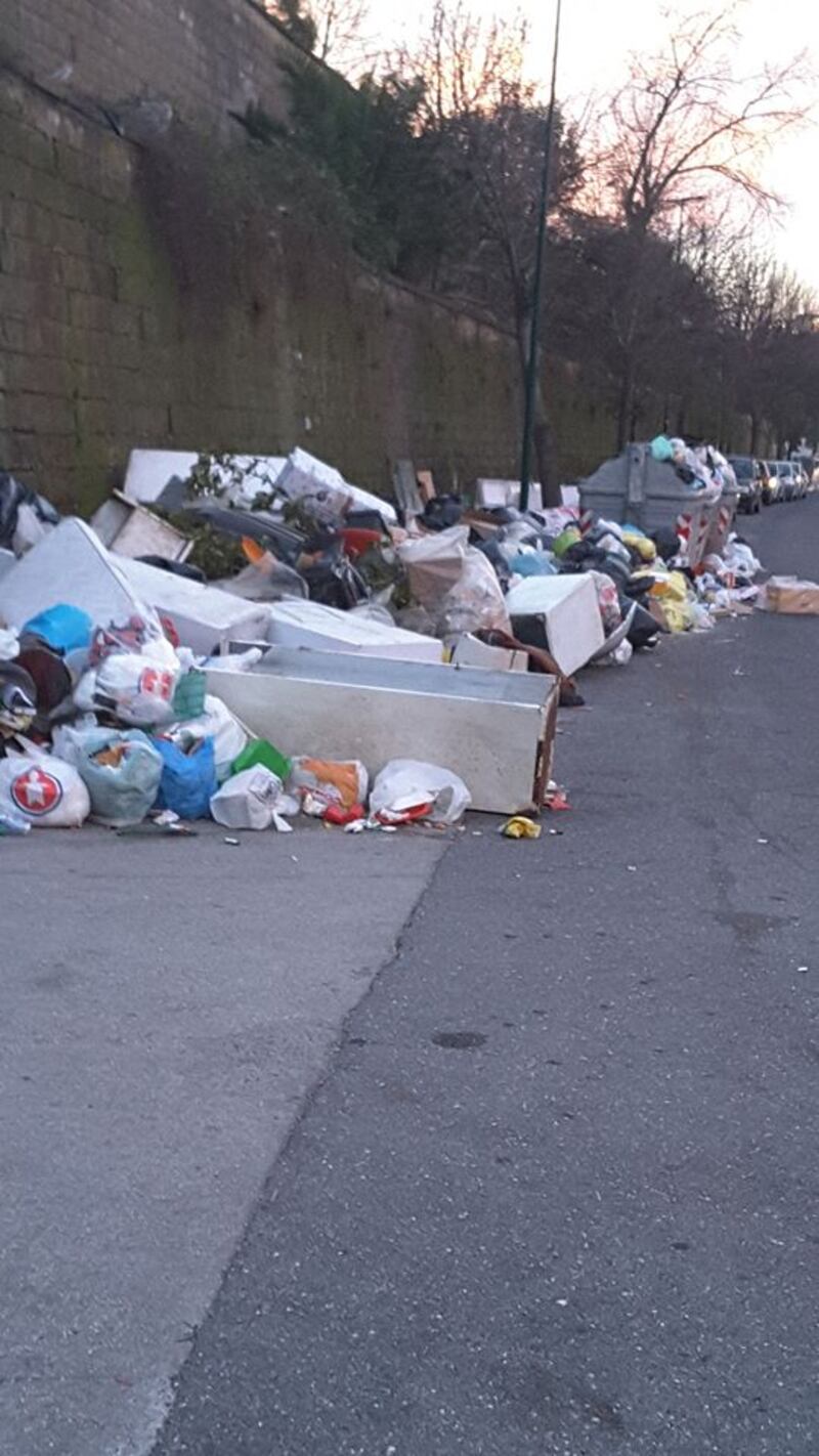 Napoli sommersa dai rifiuti
