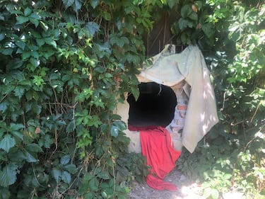 Degrado nella cascina abbandonata di via De Lemene a Milano 3