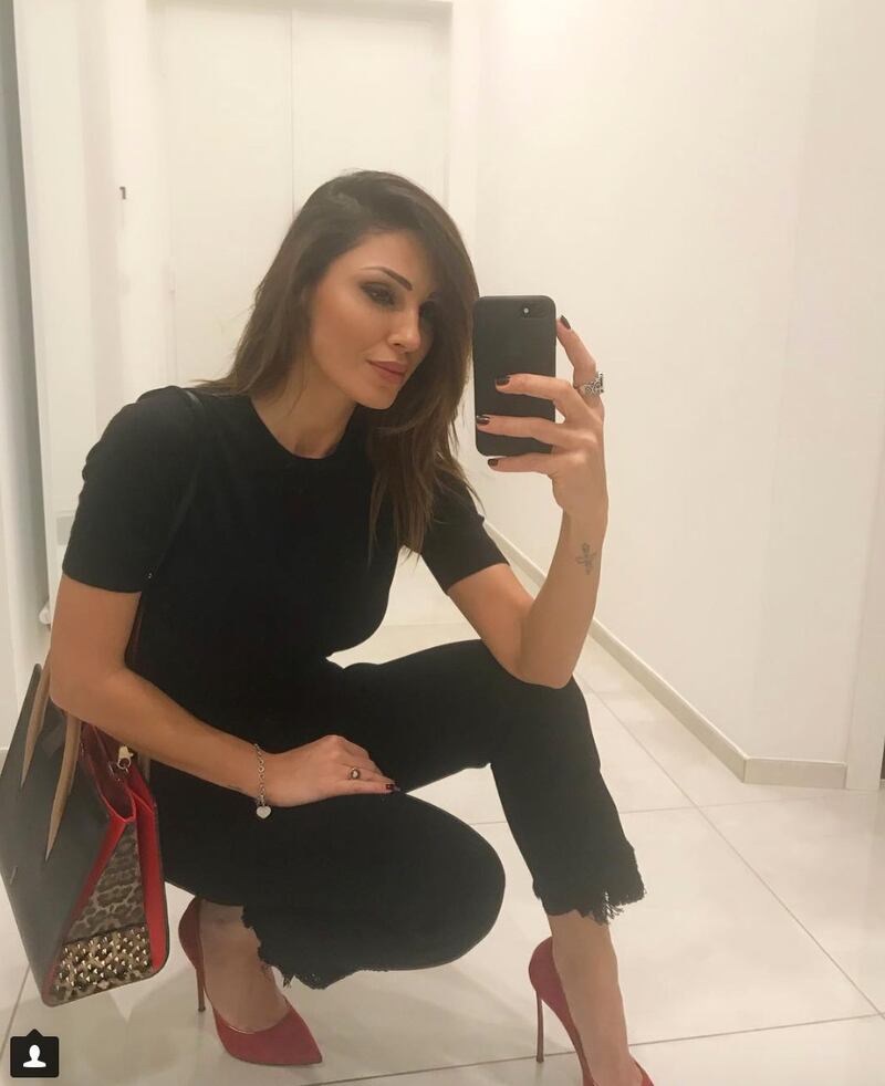 Anna Tatangelo sexy barlady 6