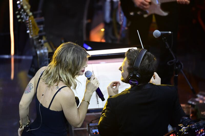 Sanremo 2024: ecco il look della quarta serata del Festival di Alessandra Amoroso 5